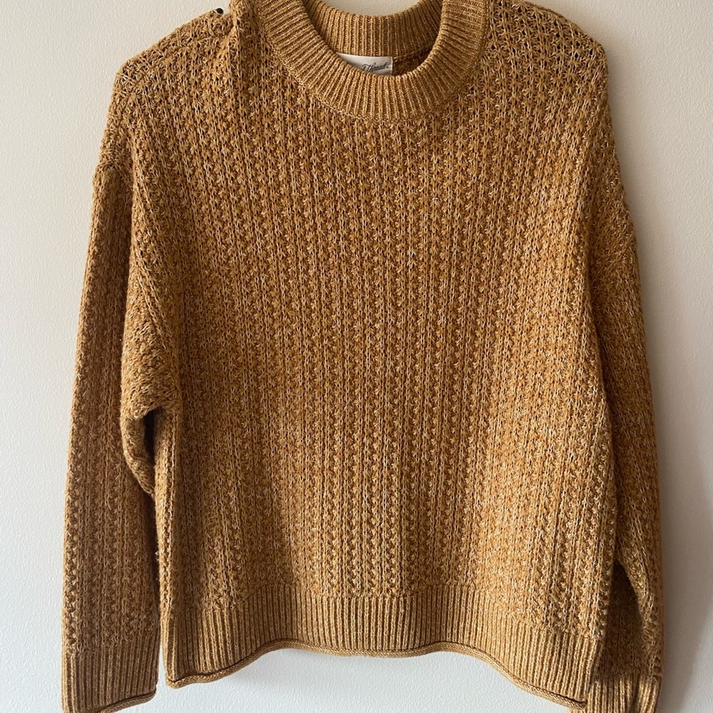 Universal thread yellow sweater